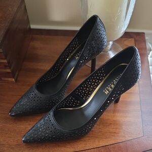 Lauren Ralph Lauren Navy Blue Perforated Heels Like New